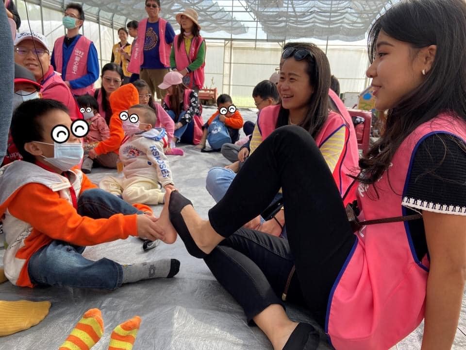 等家寶寶志工 │ 油畫精靈出任務 - 第3張圖 等家寶寶志工 │ 油畫精靈出任務