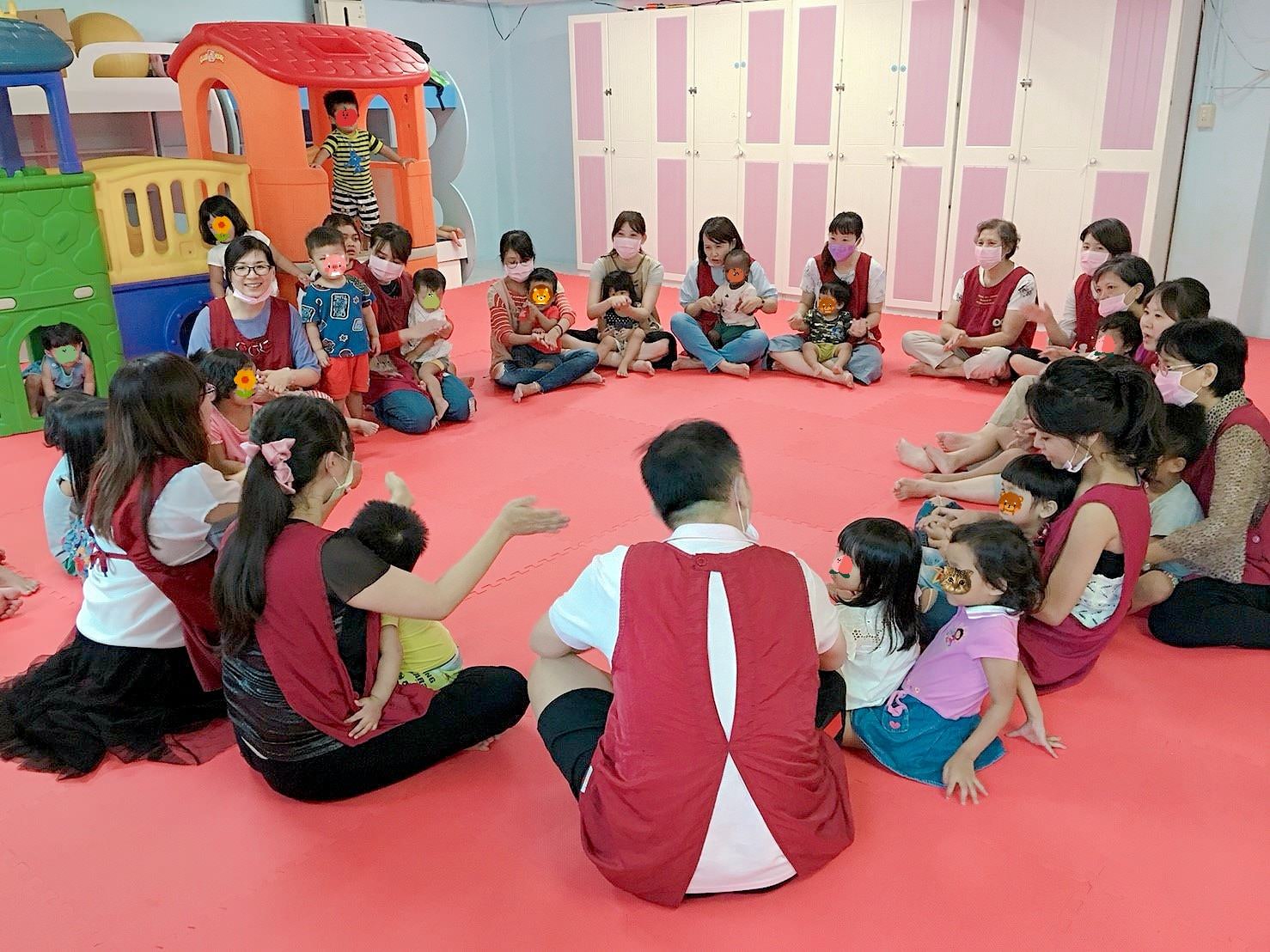 關愛之家志工-1 │ 油畫精靈出任務