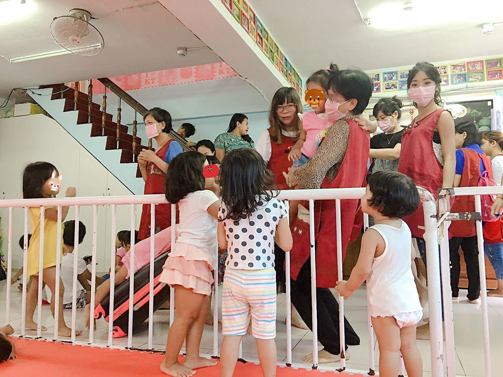 關愛之家志工-1 │ 油畫精靈出任務