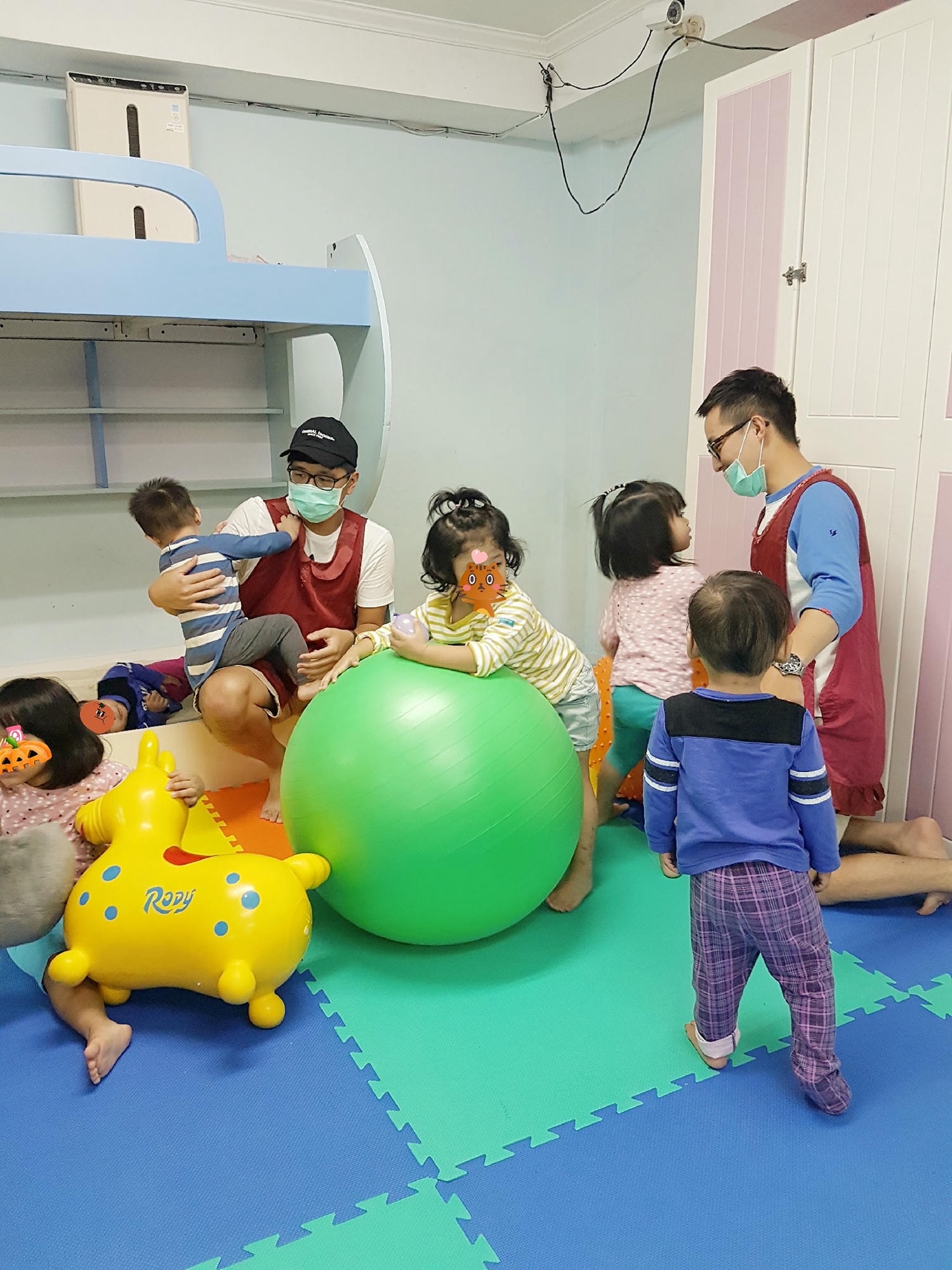 關愛之家志工-2 │ 油畫精靈出任務 - 第5張圖 關愛之家志工-2 │ 油畫精靈出任務