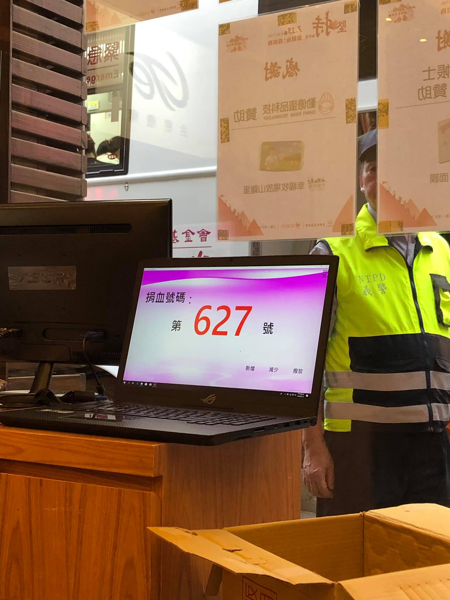 捐血志工-2 │ 油畫精靈出任務