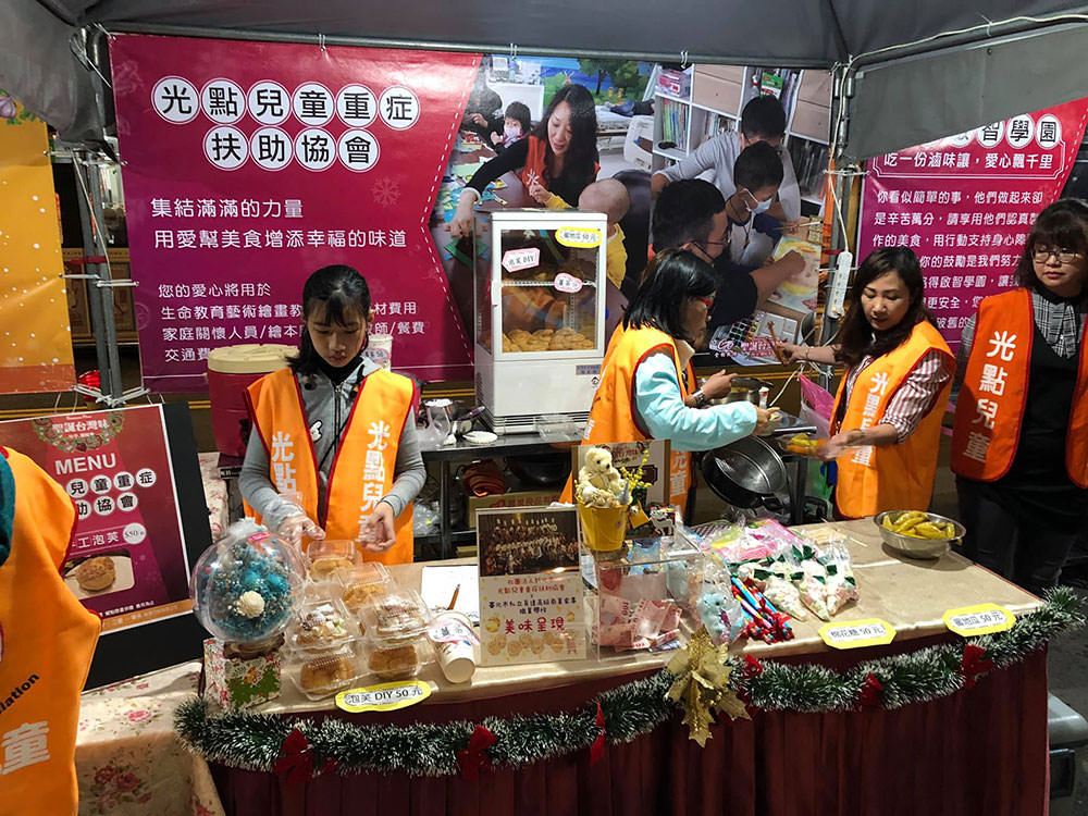 慈善聖誕市集 │ 油畫精靈出任務