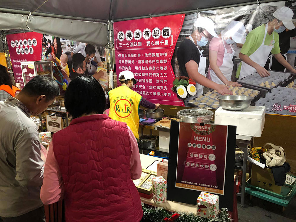 慈善聖誕市集 │ 油畫精靈出任務