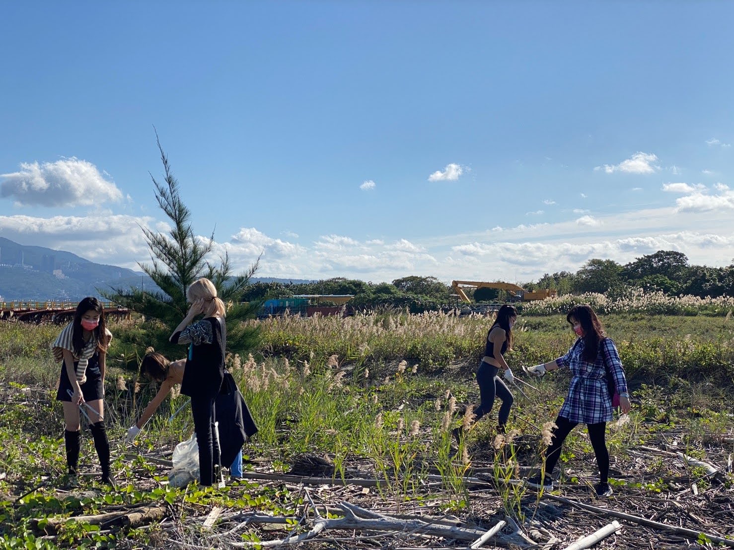 淨灘志工 │ 油畫精靈出任務